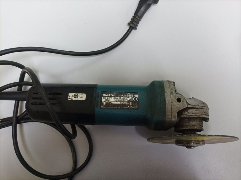 Дешево Makita 9558NB з ломбарду