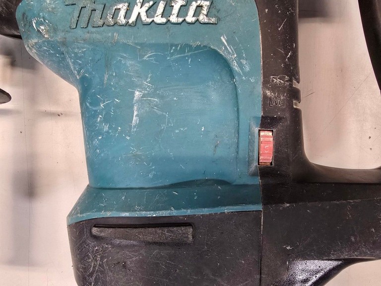Оголошення Makita HR3200C Б/У