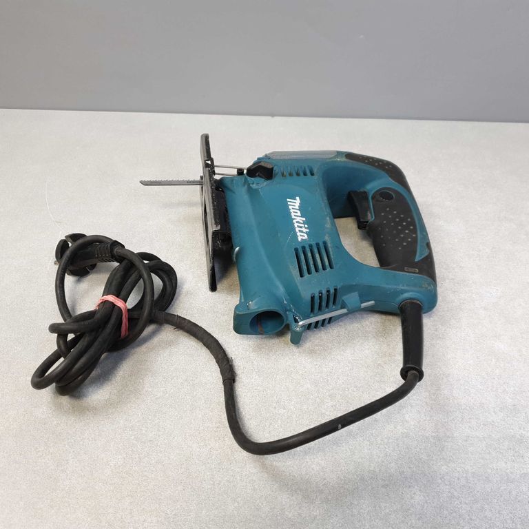 Дешево Makita 4328 з ломбарду