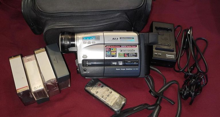 Купить Видеокамера Panasonic NV-RZ2EN Б/У