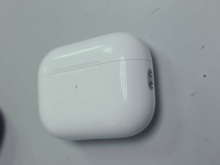 Apple airpods pro 2nd generation with magsafe charging case usb-c