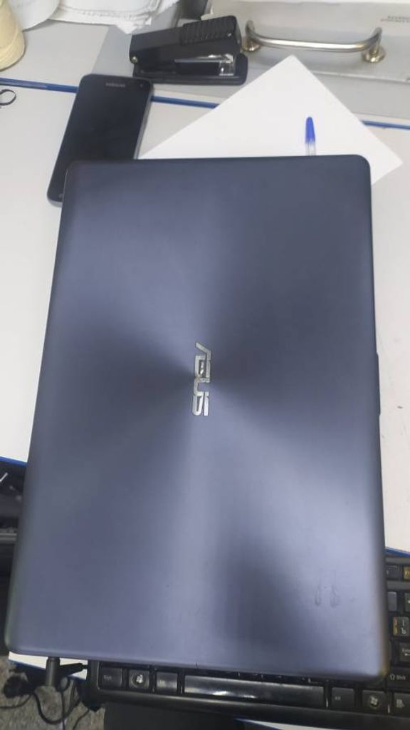 Дешиво Asus екр. 17,3/core i5 8250u 1,6ghz/ram12gb/ssd240gb/video gf mx130 2gb с ломбарда