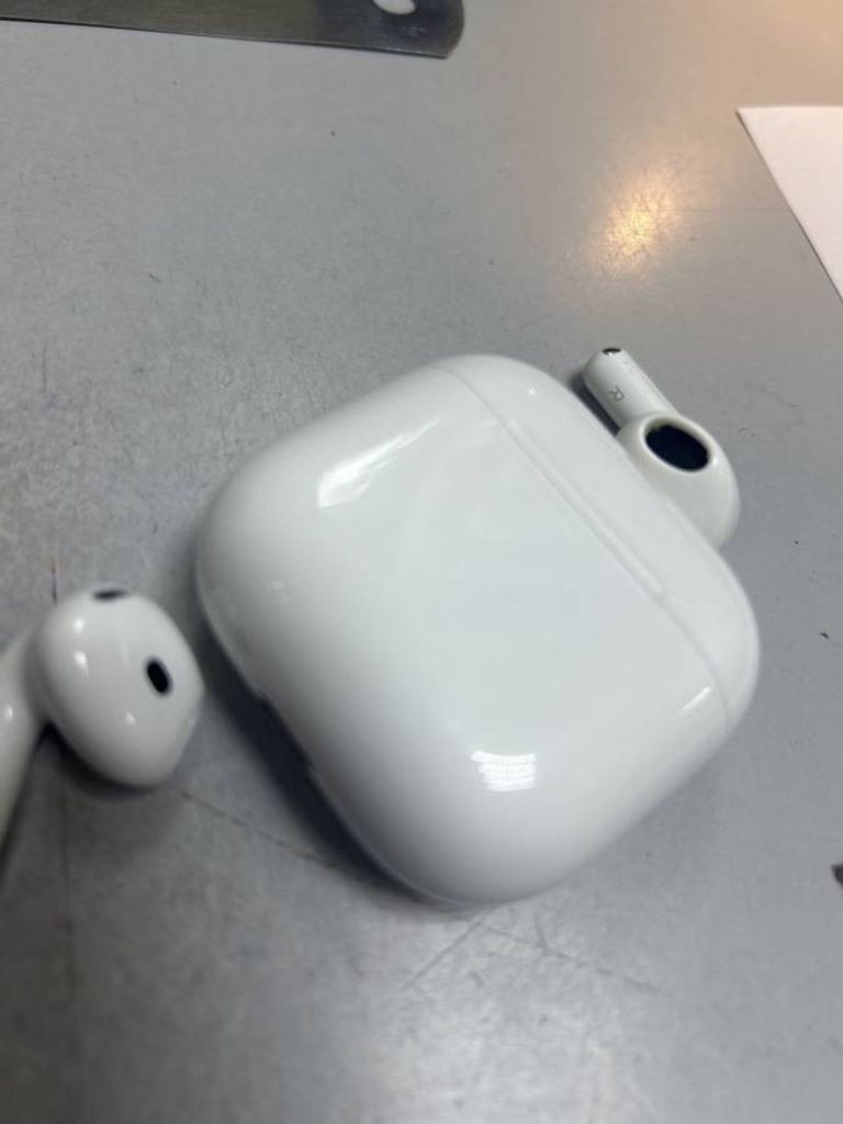 Дешево Apple airpods 4 з ломбарду