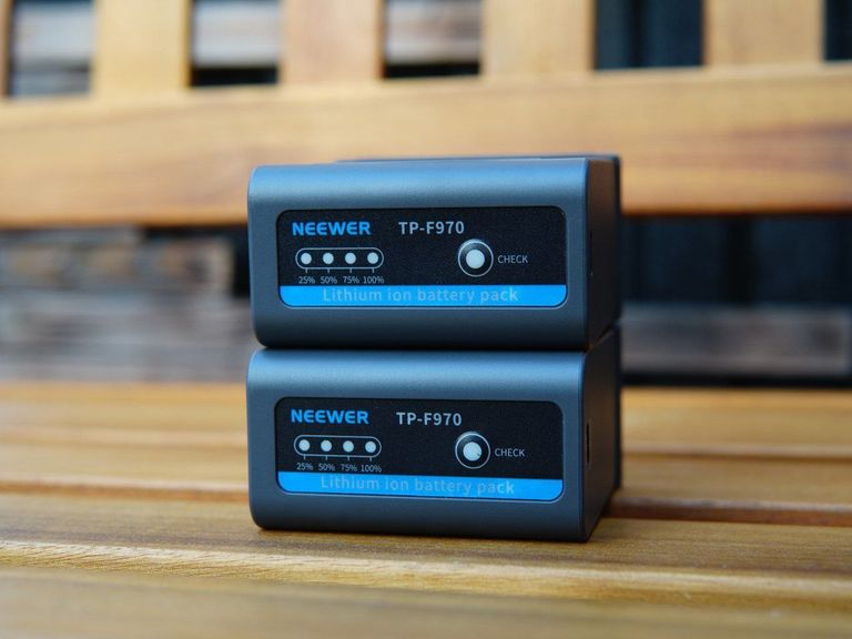 Купити Neewer TP-F970 7800mAh для Sony NP-F970 Grey Б/У