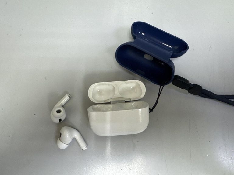 Купить Apple airpods pro 2nd generation with magsafe charging case usb-c Б/У