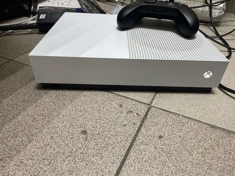 Купити Microsoft Xbox One S 1TB Б/У