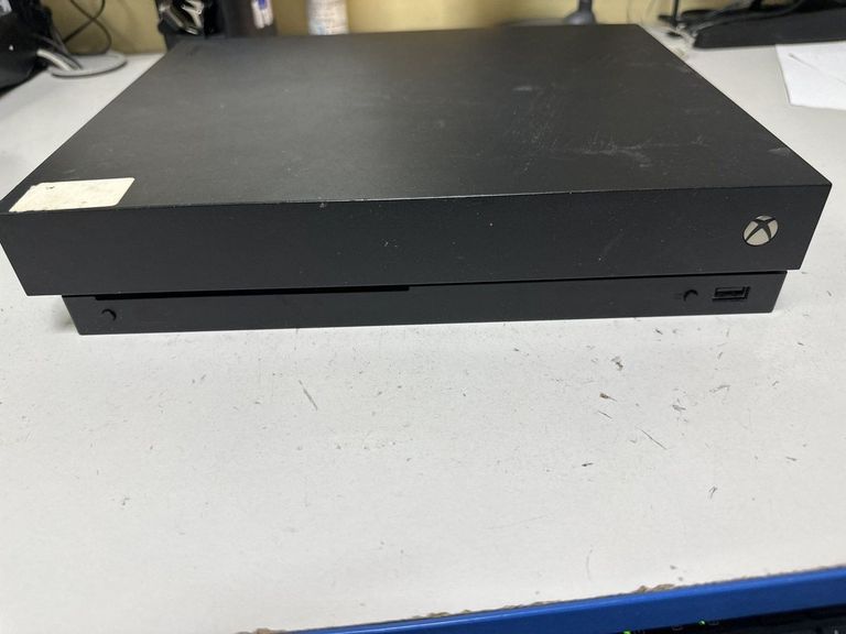 Дешево Microsoft Xbox One X 1TB White з ломбарду