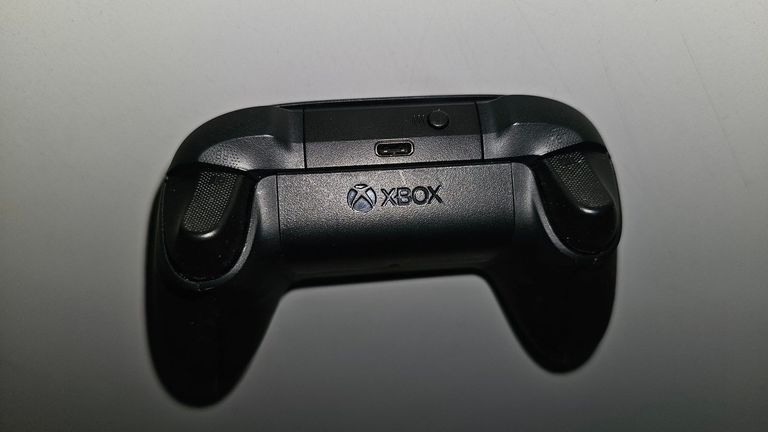 Дешиво Microsoft 1914 xbox wireless controller с ломбарда