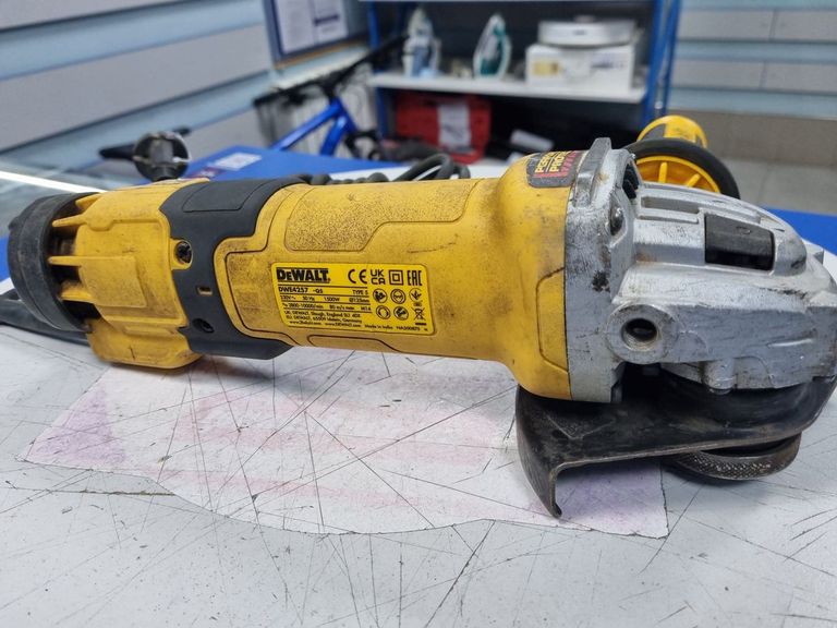 Дешево Dewalt DWE4257 з ломбарду