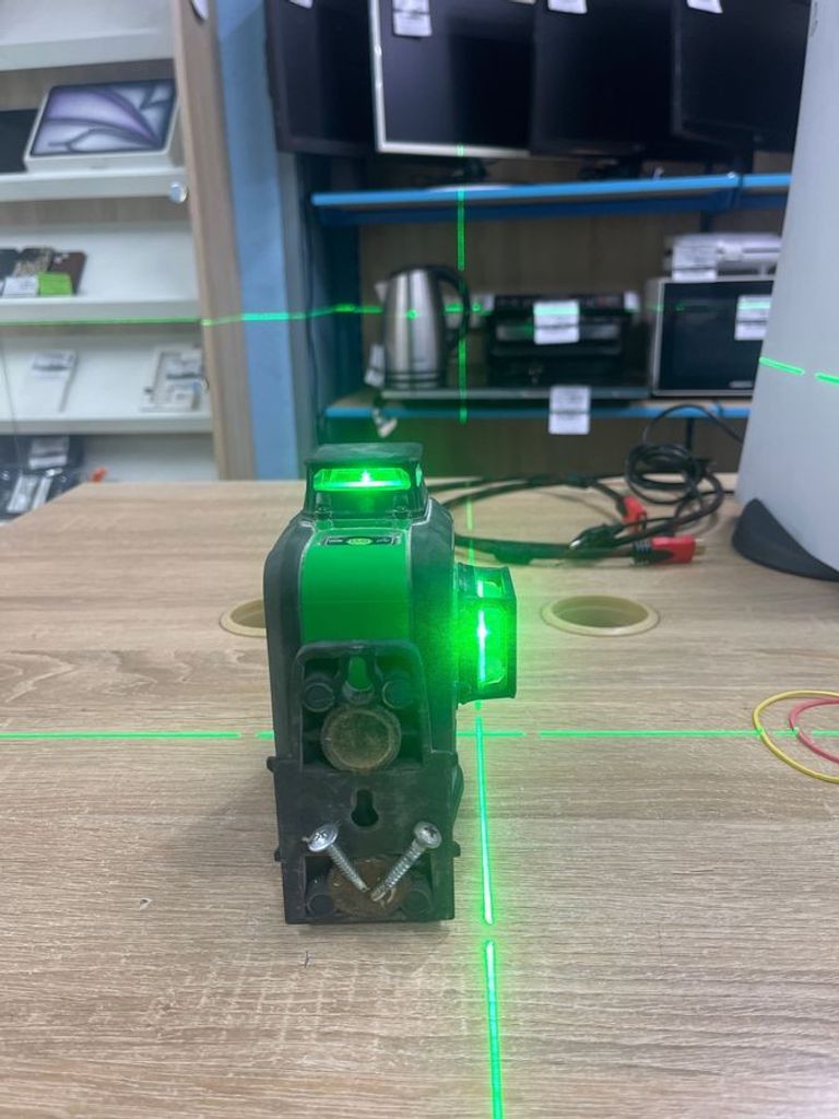 Купити Protester LL412G Б/У