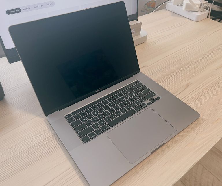 Apple Macbook Pro core i9 2,4ghz/a2141/ retina/ ram16gb/ ssd1000gb/ amd pro 5300m 4gb/touch bar Код:null. Изображение 10