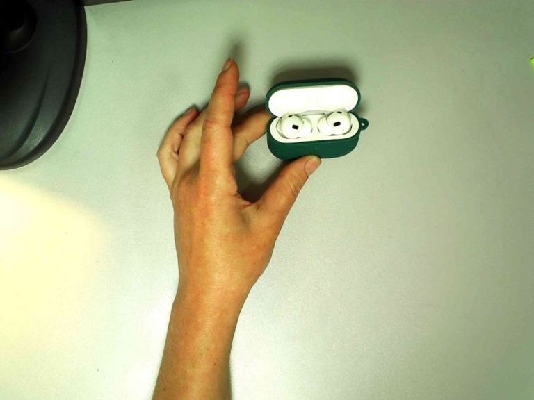 Оголошення Apple airpods pro 2nd generation with magsafe charging case usb-c Б/У