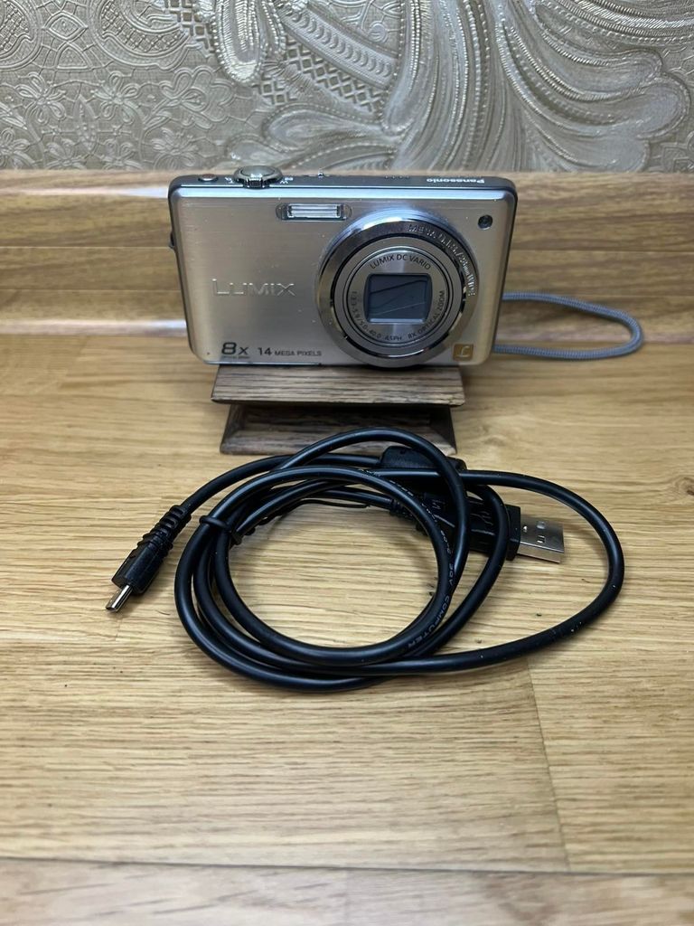Купити Panasonic Lumix DMC-FS30 Silver Б/У