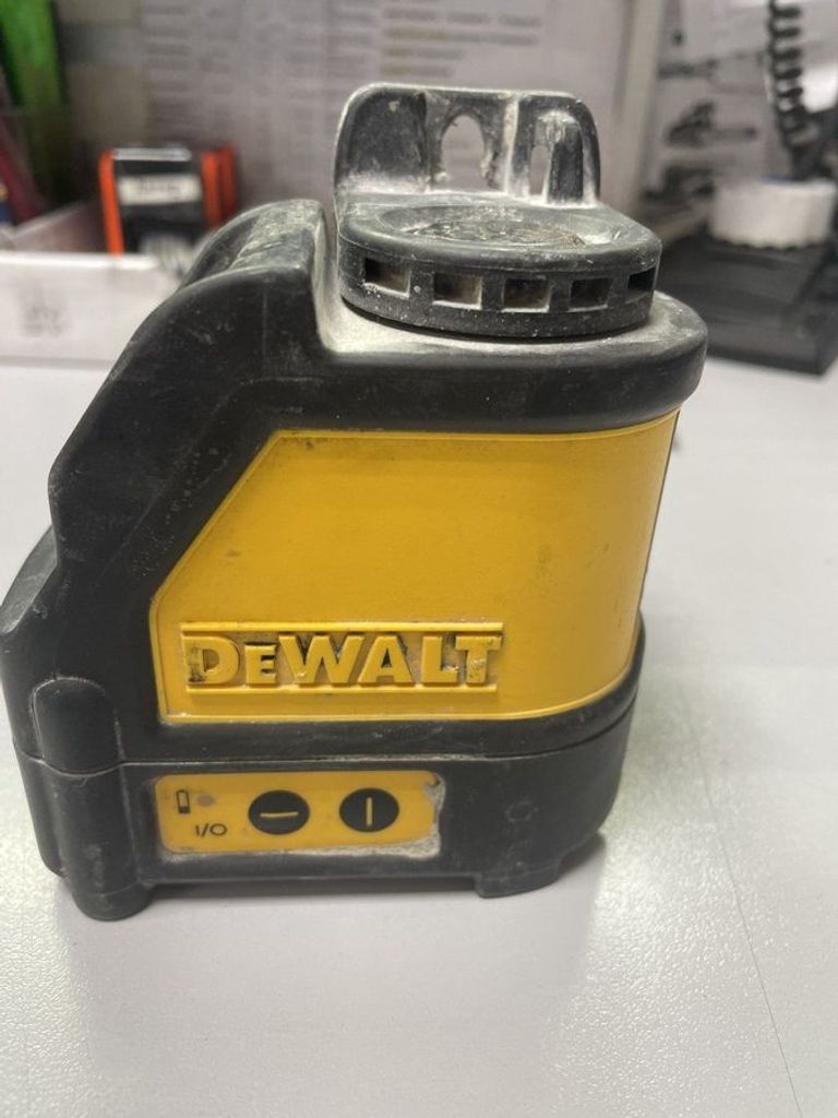 Оголошення Dewalt DW088K Б/У