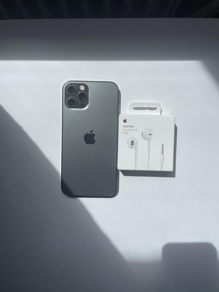 Купити Apple iPhone 12 Pro Max 128GB Graphite (MGD73) Б/У