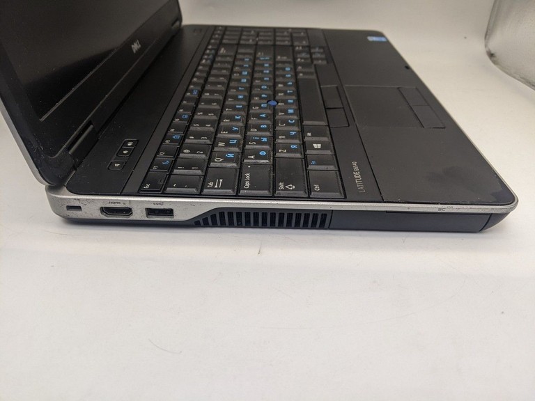 Дешево Dell 15/core i7 4810mq ddr3/8gb ddr3/hdd 250 gb/ssd *відсутній/*інтегрована з ломбарду