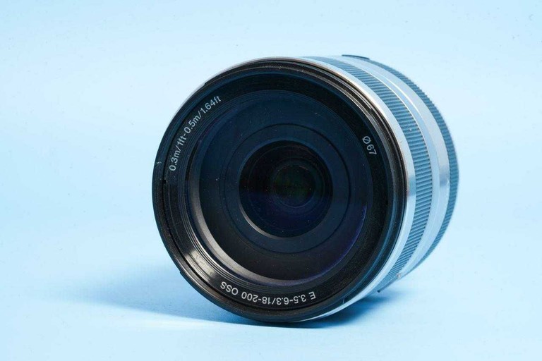 Дешиво Sony 18-200mm f/3.5-6.3 OSS с ломбарда