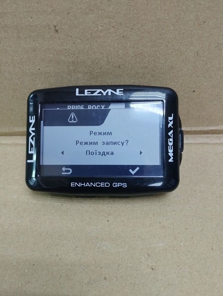 Дешево Lezyne Mega XL GPS (4712805 996940) з ломбарду