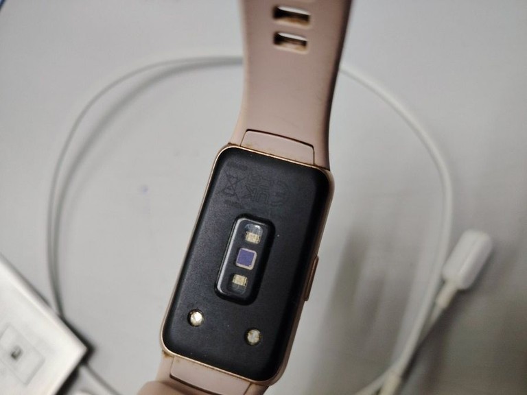 Дешиво Huawei band 6 с ломбарда