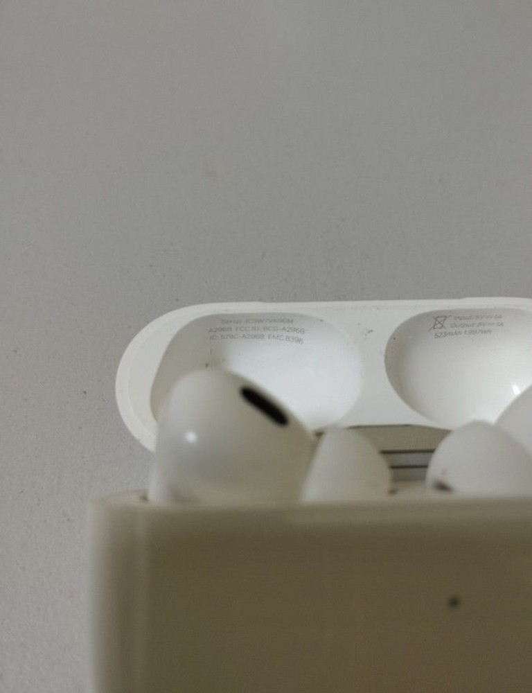 Apple airpods pro 2nd generation with magsafe charging case usb-c Код:01-201041934. Изображение 9