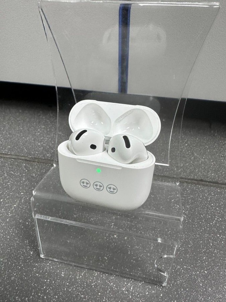 Дешиво Apple airpods 4 with active noise cancellation с ломбарда