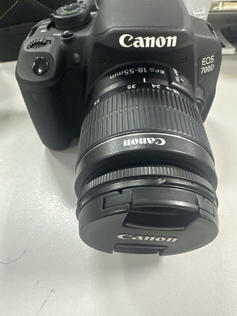 Дешево Canon eos 700d + efs 18-55mm macro 0.25m/0.8ft з ломбарду