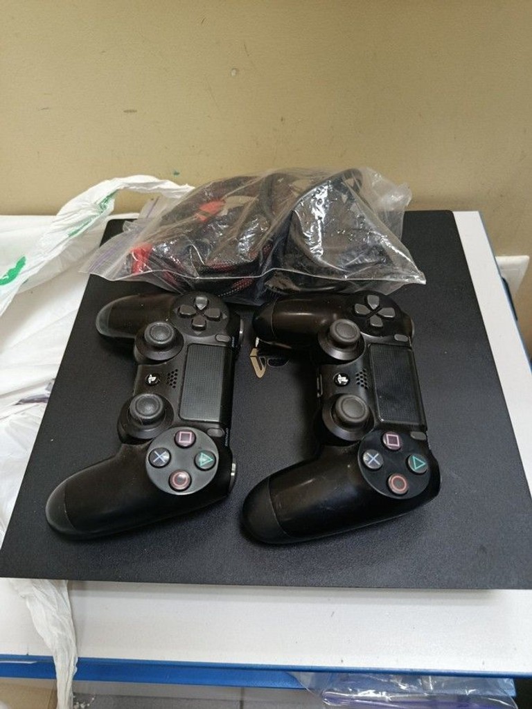 Купити Sony playstation 4 pro 1tb Б/У