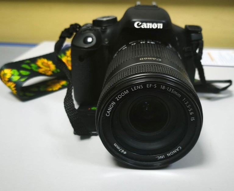 Дешиво Canon eos 600d / efs 18-135 1:3.5-5.6 is с ломбарда