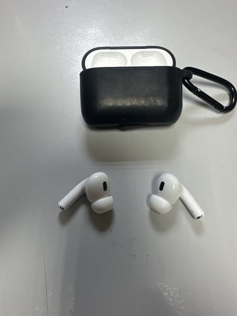 Дешево Apple airpods pro 2nd generation with magsafe charging case usb-c з ломбарду