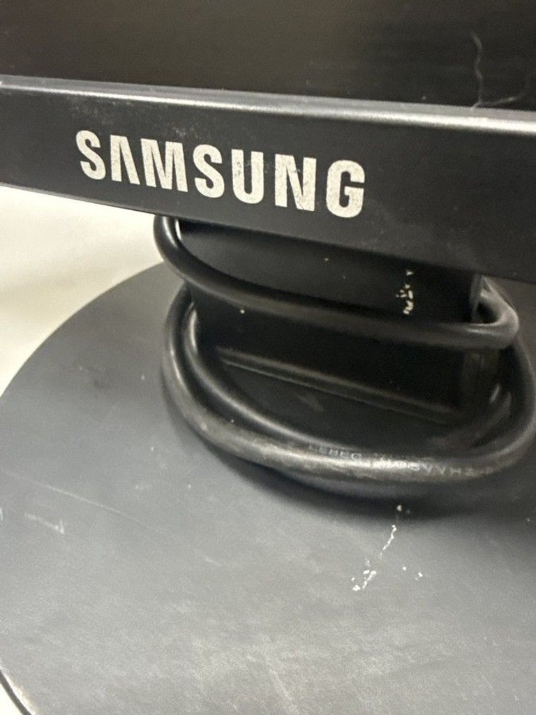Дешево Samsung 943nw з ломбарду