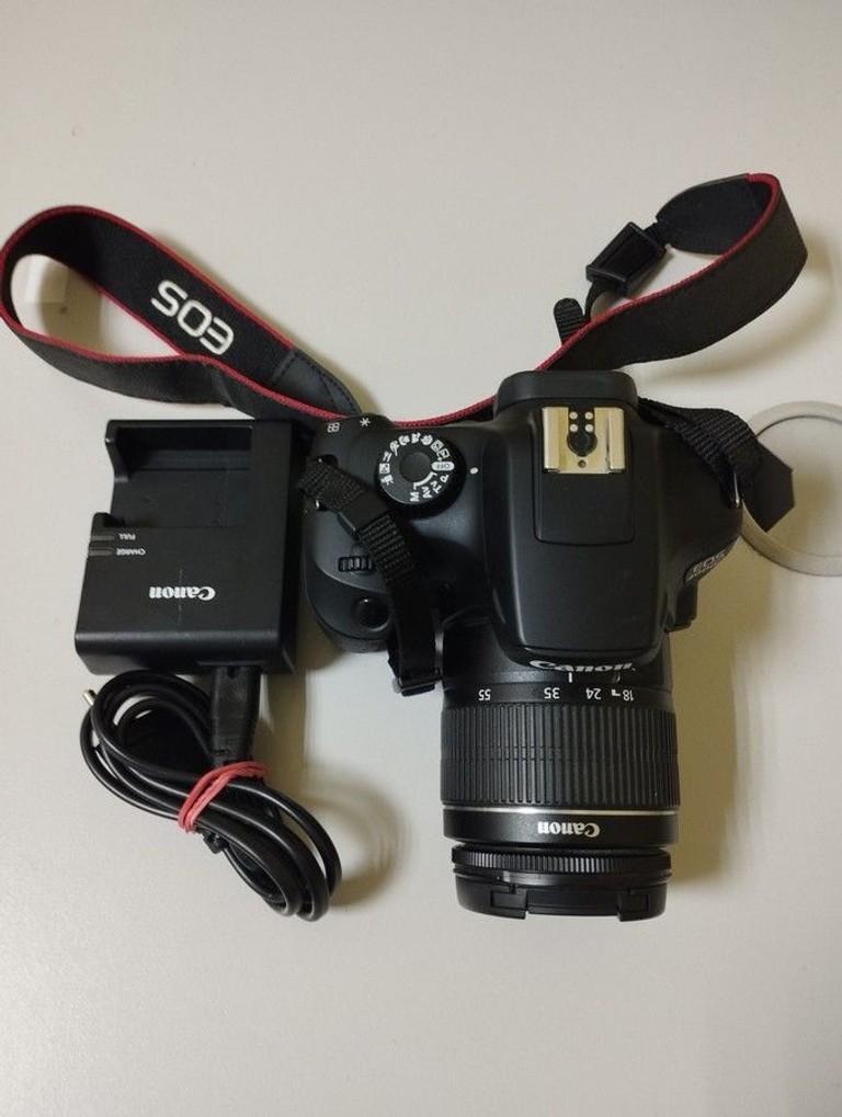Дешиво Canon eos 4000d + ef-s 18-55 1:3.5-5.6 iii с ломбарда