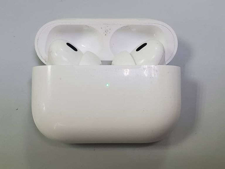 Apple airpods pro 2nd generation with magsafe charging case usb-c