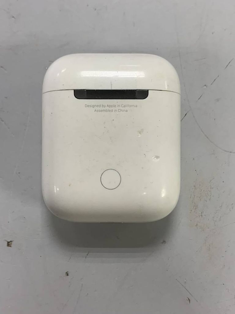 Apple airpods 2nd generation with charging case