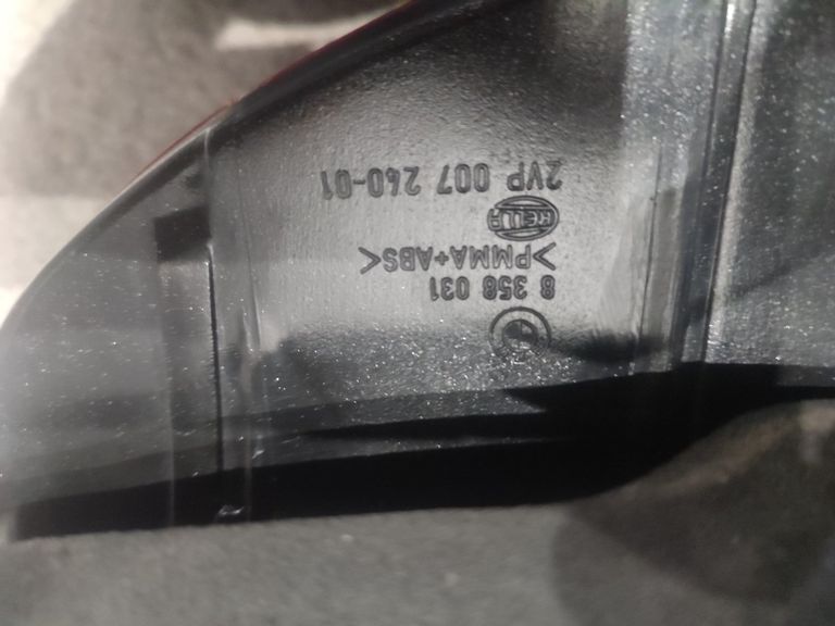 Оголошення Оригінальний задній ліхтар hella лівий bmw e39  Б/У