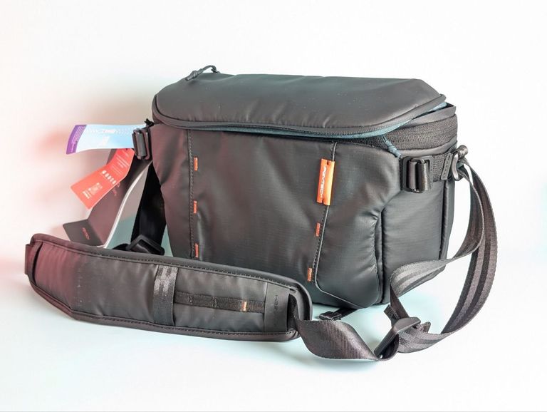 Купить Сумка для камери PGYTECH OneMo Sling 7L (чорна) Нова.  Б/У