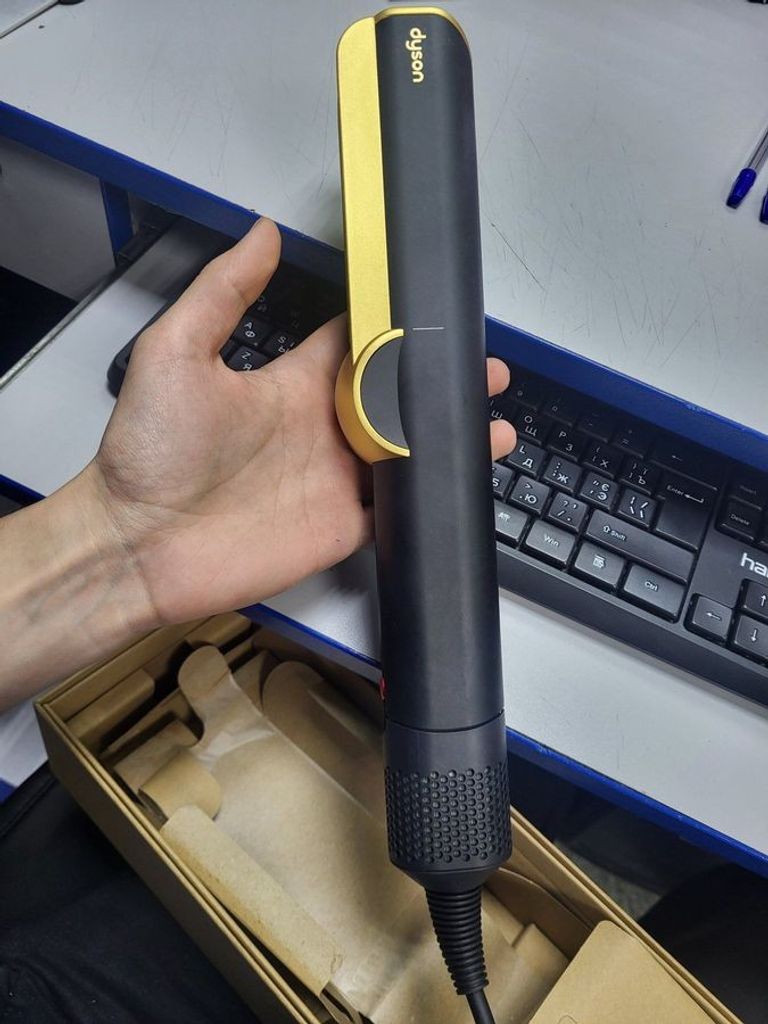 Оголошення Dyson airstrait ht01/gold Б/У