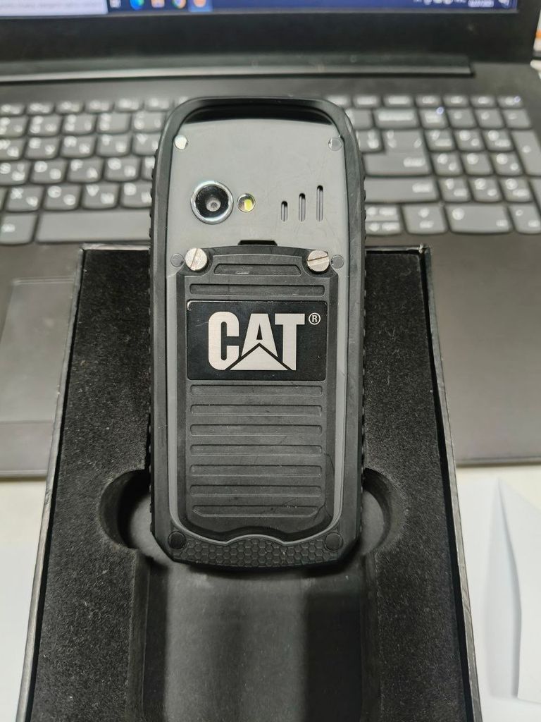 Дешево Захищений мобільний телефон Caterpillar CAT B25 з ломбарду