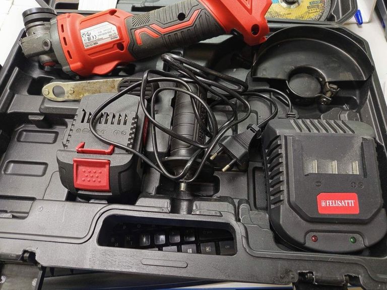 Купити Felisatti ушм-125/18л3/p52212 2акб 4ah зп Б/У