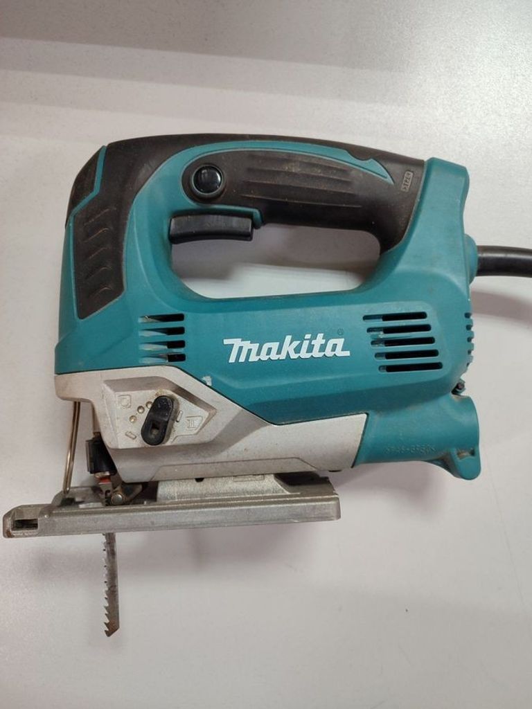 Купити Makita JV0600K Б/У