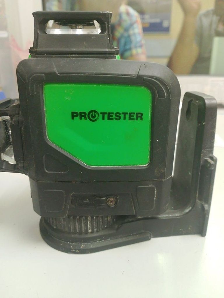 Купити Protester LL412G Б/У
