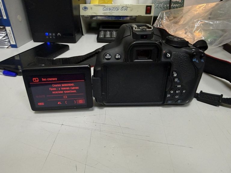 Купити Canon eos 700d + efs 18-55mm macro 0.25m/0.8ft Б/У