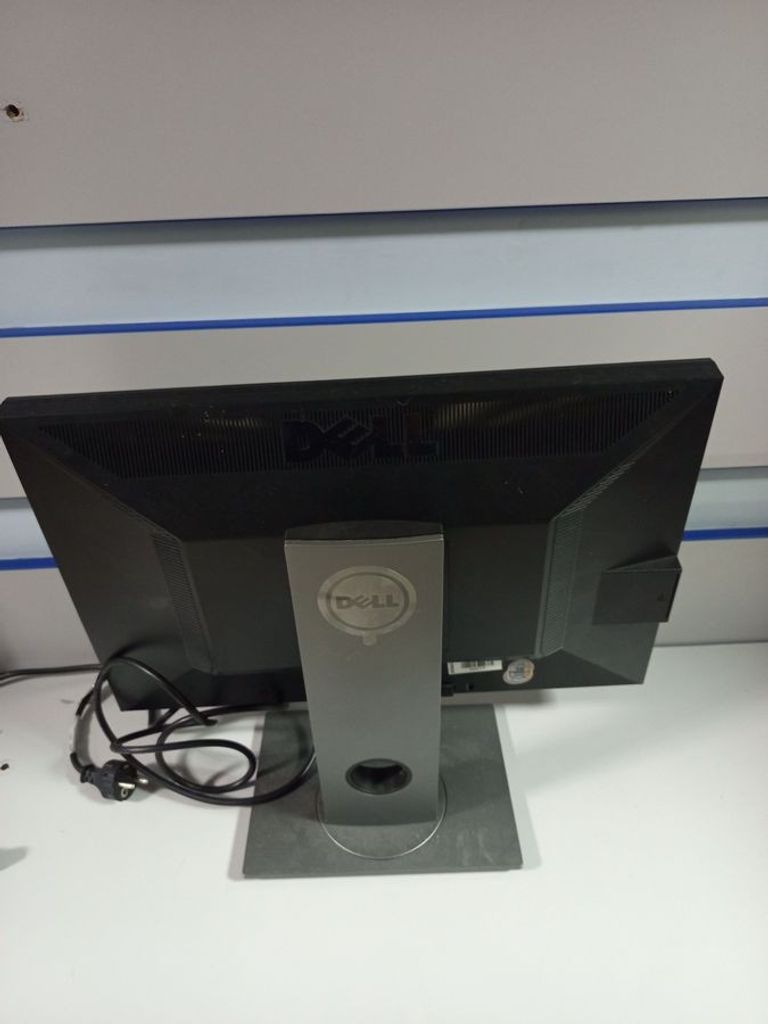 Дешево Dell p2210f з ломбарду