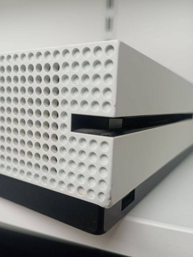 Дешево Microsoft Xbox One S 500GB з ломбарду