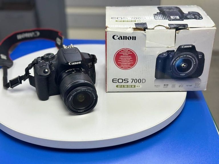 Купити Canon eos 700d + efs 18-55mm macro 0.25m/0.8ft Б/У