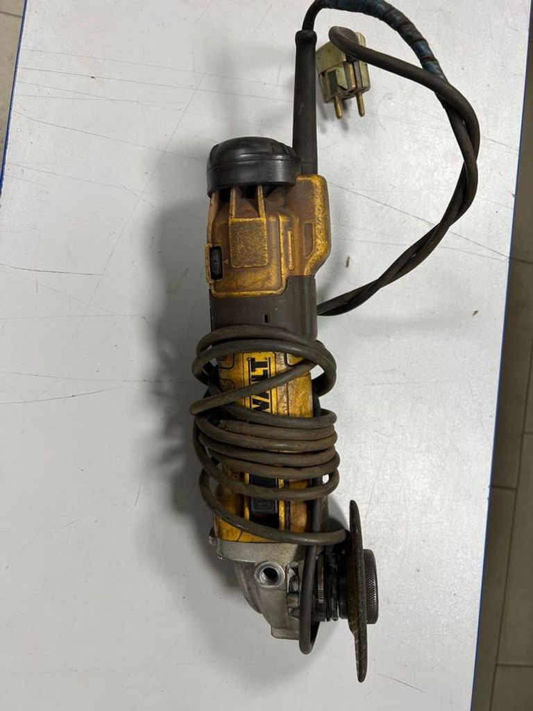 Оголошення Dewalt DWE4257 Б/У