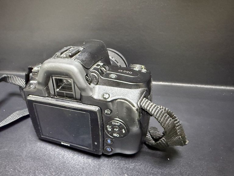 Купити Sony alpha dslr-a390 + dt sam ii 18-55mm f/3,5-5,6 Б/У