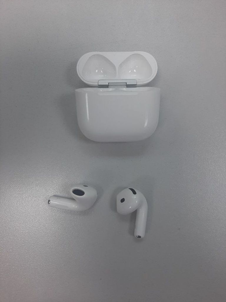 Дешево Apple airpods 4 with active noise cancellation з ломбарду