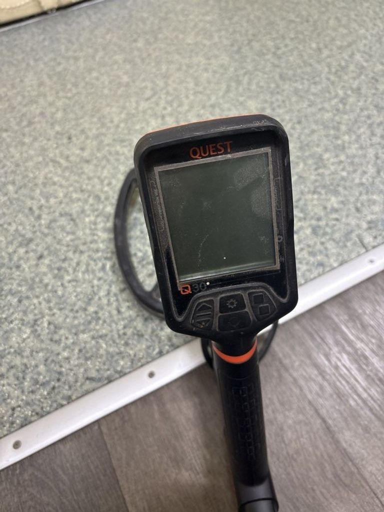 Дешиво Quest Q30 с ломбарда