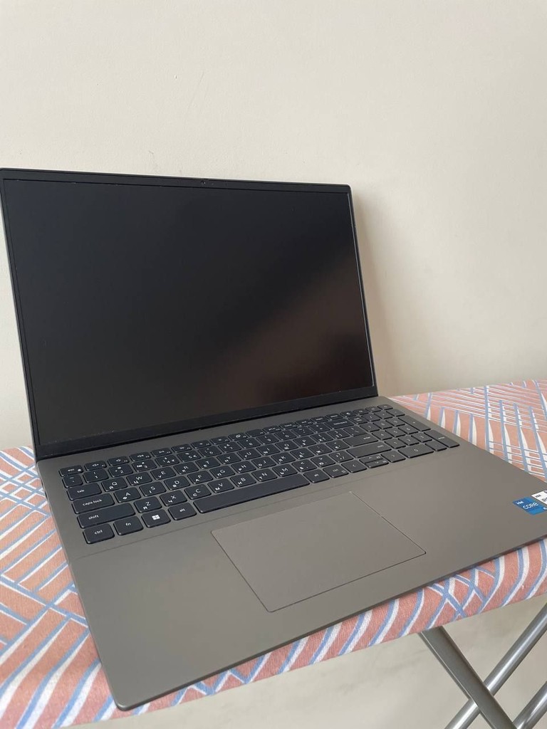 Купити Dell Inspiron (i5-1340P, 16GB, Windows 11 Pro) Б/У