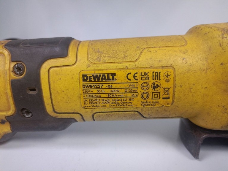 Дешиво Dewalt DWE4257 с ломбарда